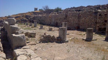 Руины старинной Тиры
