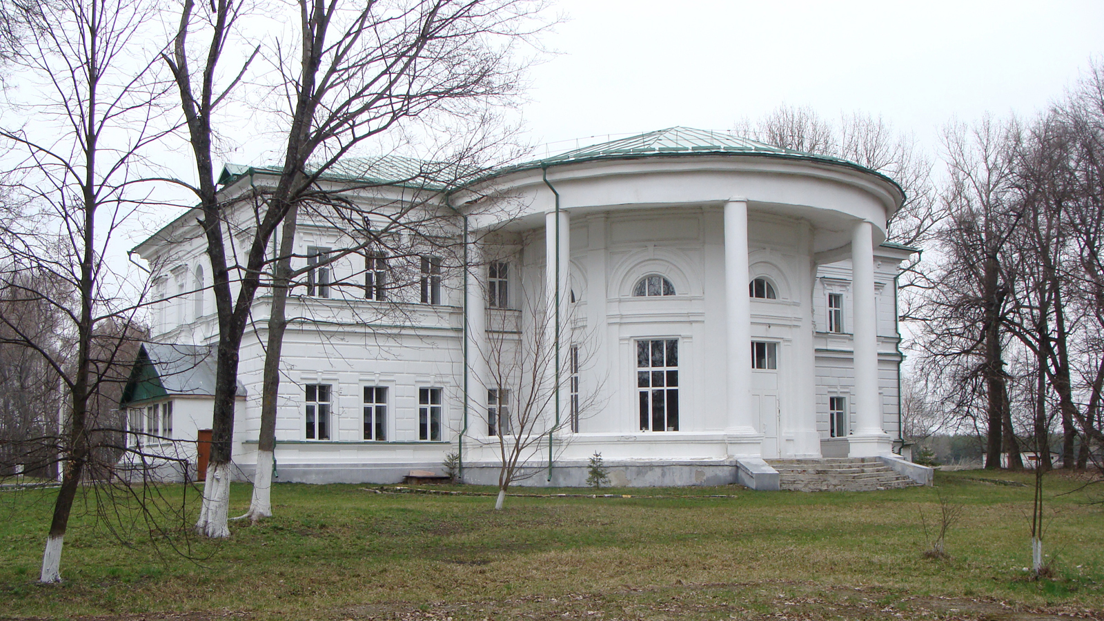 Парадный фасад дворца княгини Анны Львов в Бочечках
